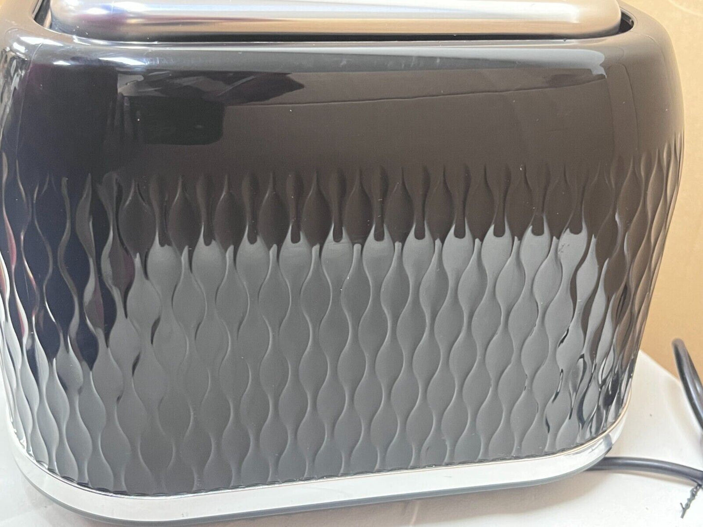 Breville VTR013 Curve 4 Slice Toaster Extra Wide Bagel Slots - Black and Chrome