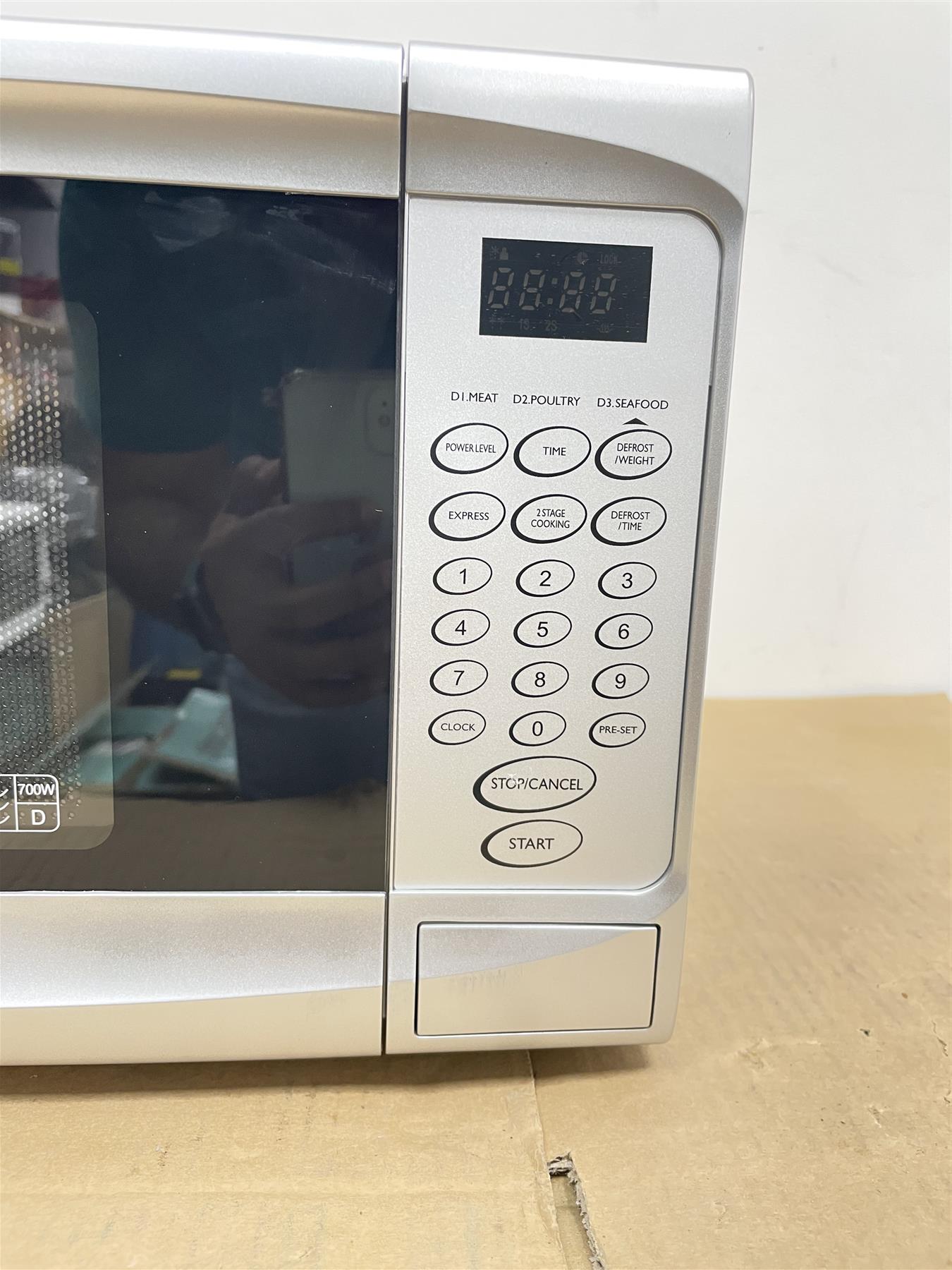 Cookworks 700W Standard Food Reheat Defrost Microwave Oven P70B - Silver