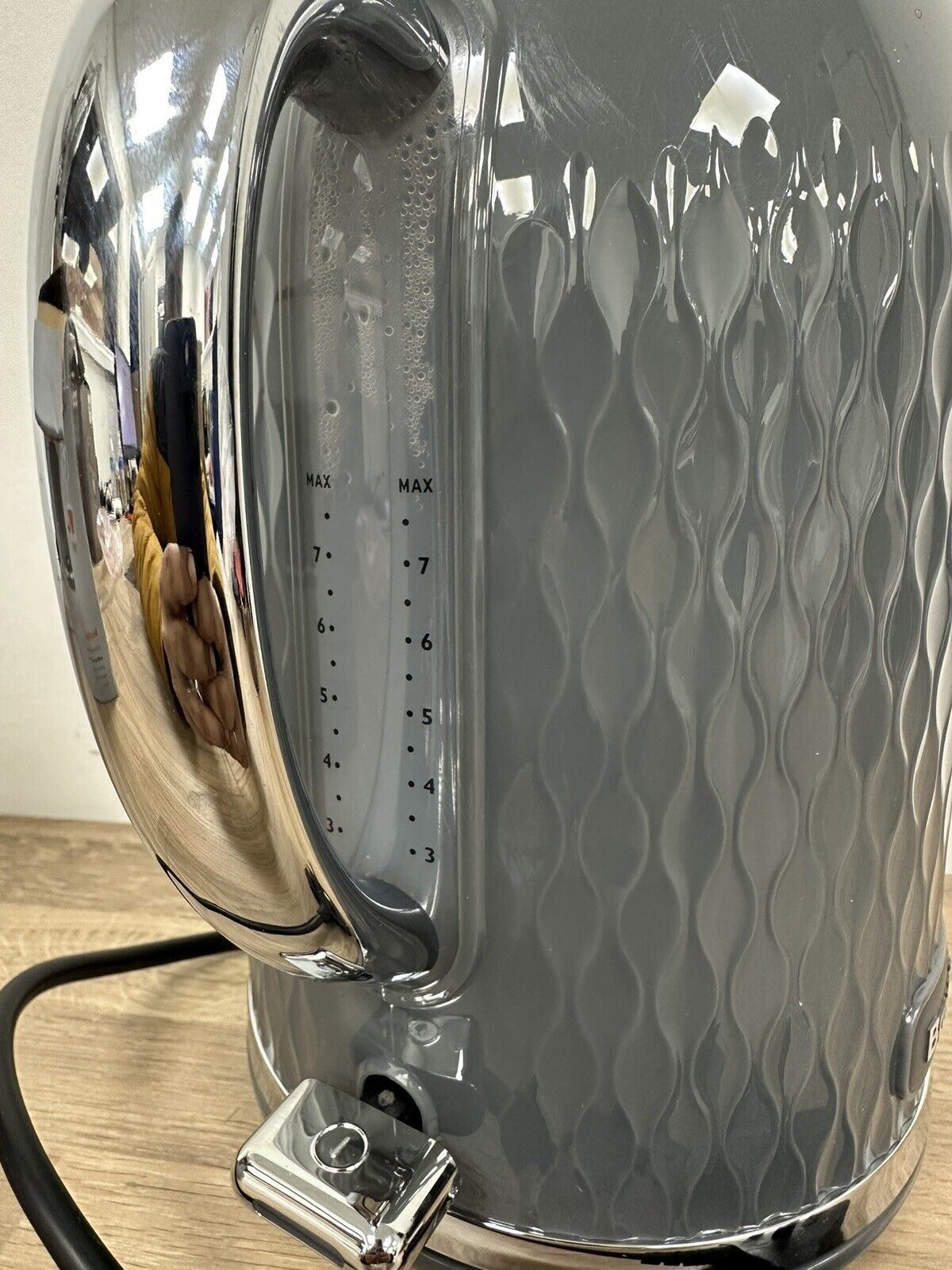 Breville Kitchen 1.7L VKT227 Curve Water rapid boil Kettle - Grey and Chrome