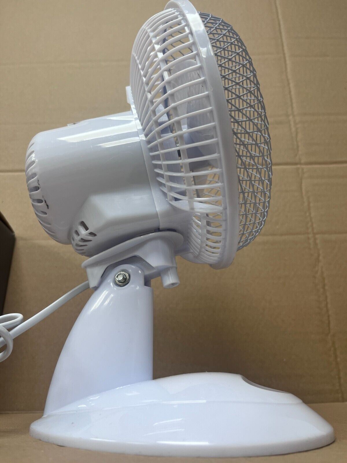 Challenge White Oscillating Desk Fan - 7 Inch portable desk fan small fan
