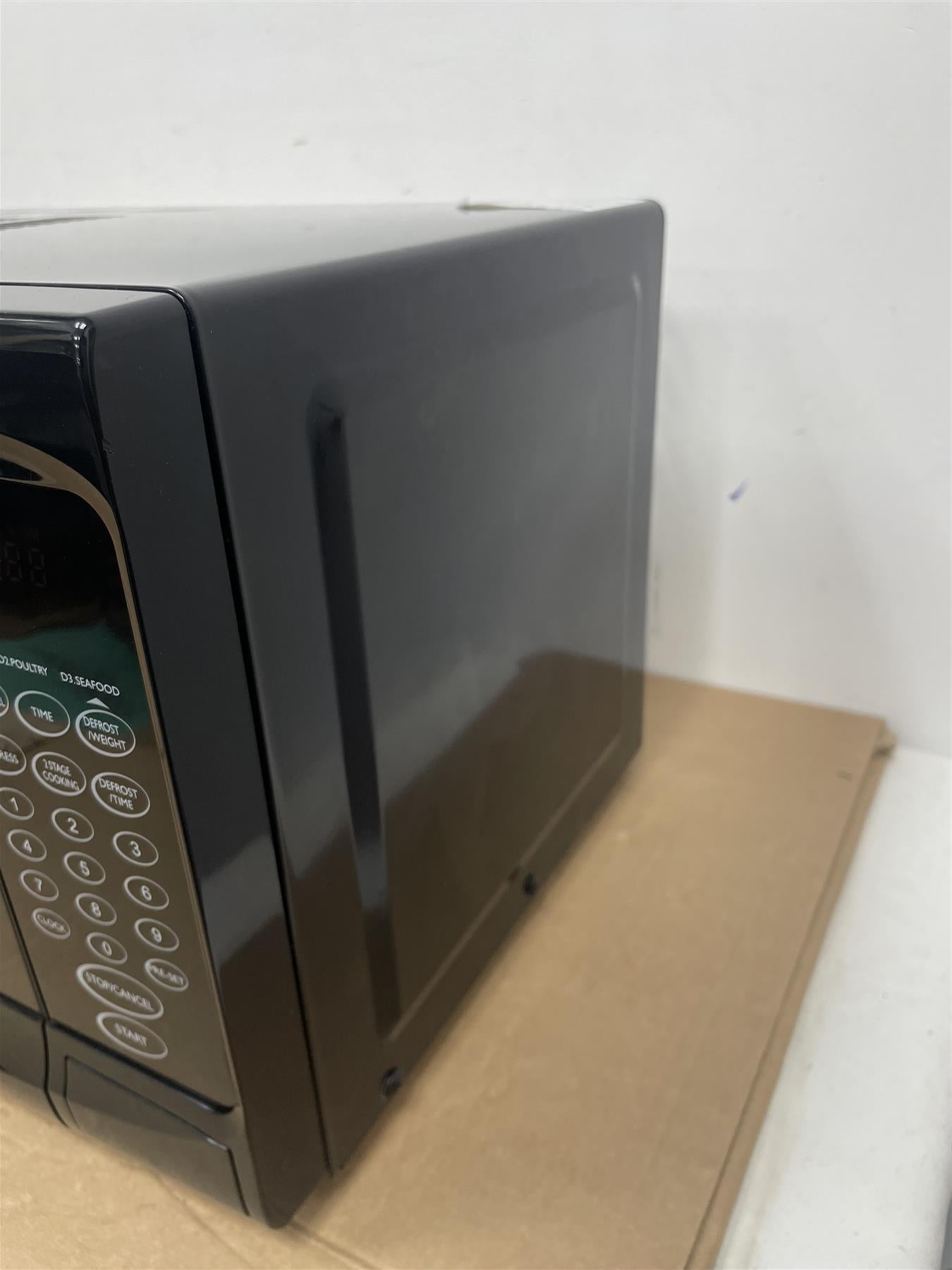 Cookworks 700W Standard Microwave- Black Absolute Breeze Digital Microwave