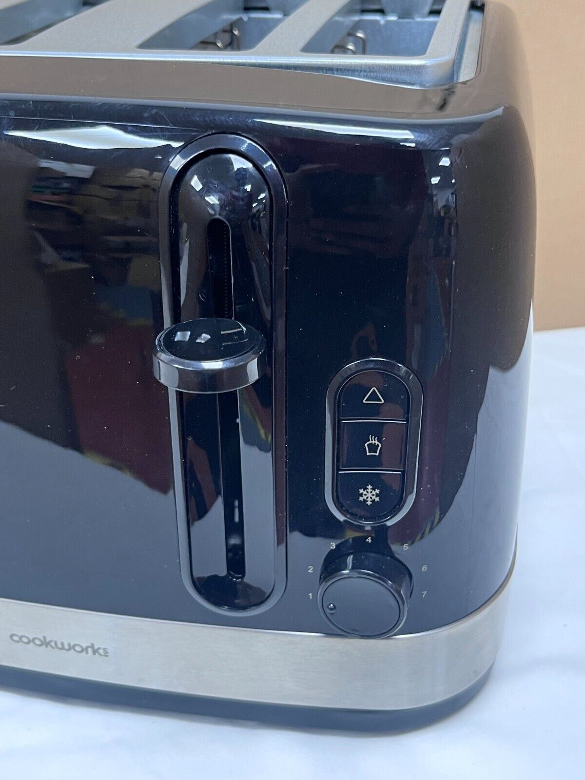 Cookworks Illuminated 4 Slice Extra Wide Toaster Defrost Black Slots Bagel Black