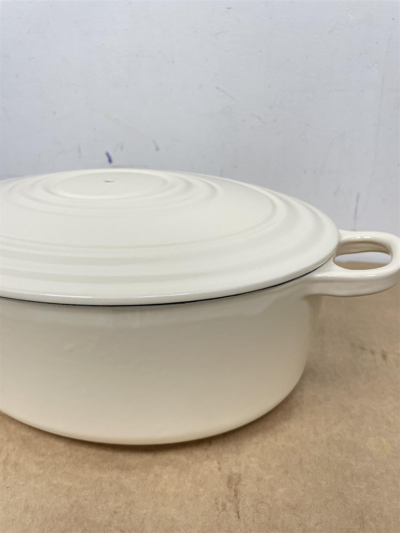 Habitat 4.70 Litre Cast Iron Oval Casserole Dish Easy cook, Easy serve - Cream