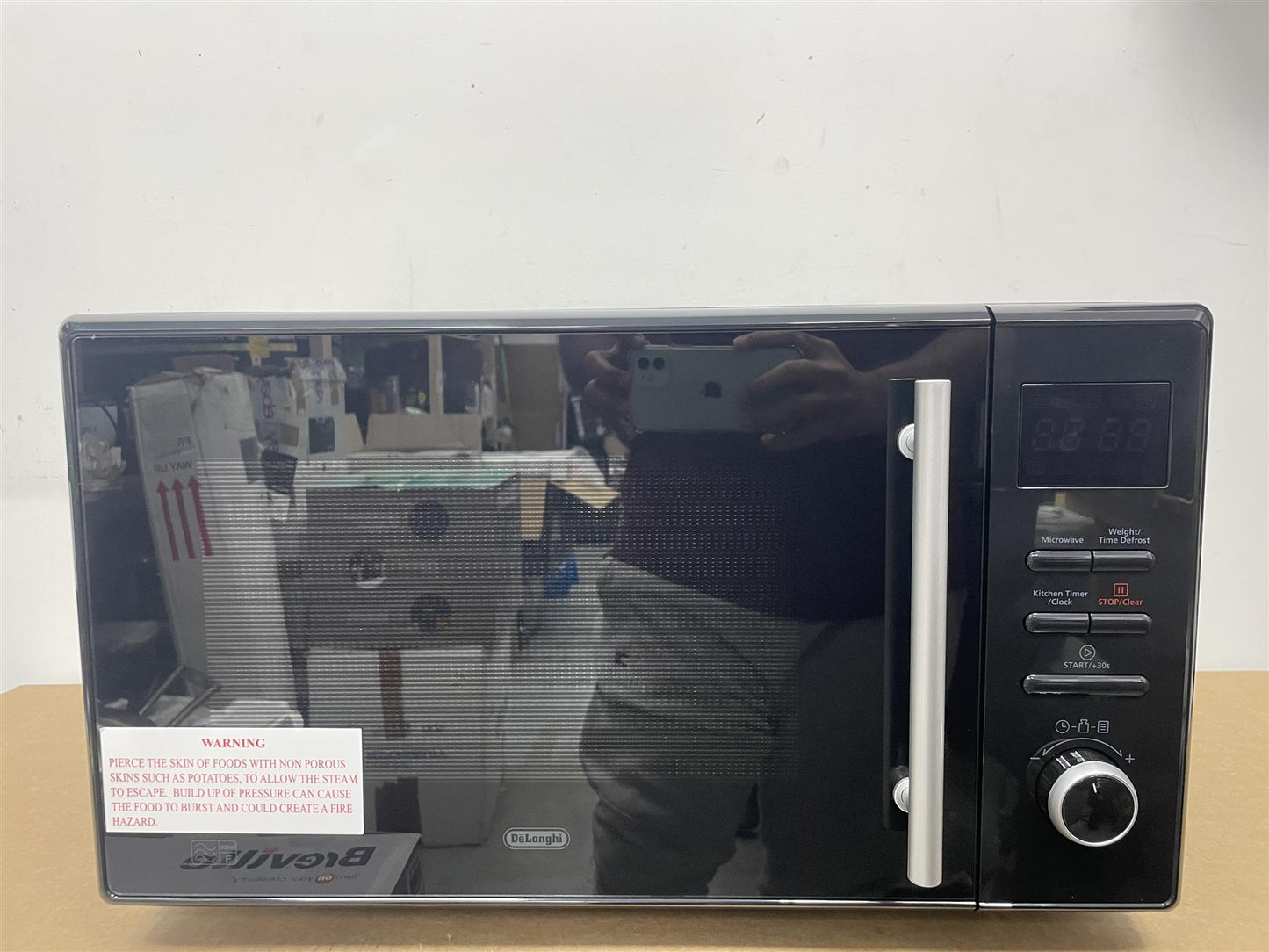 Delonghi 900W Enamel Cavity Solo Food Reheat Defrost Microwave Oven AM9 - Black