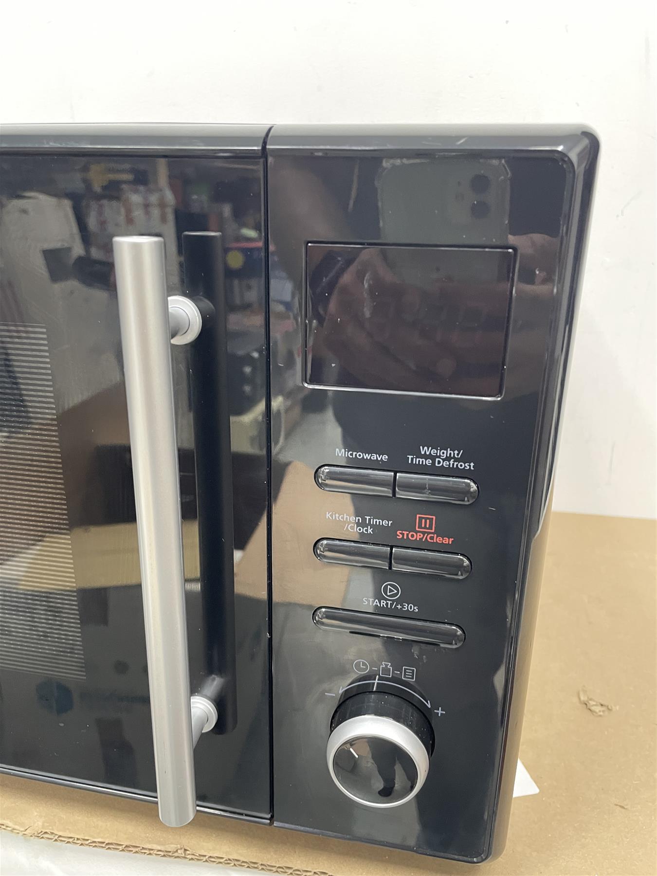 Delonghi 900W Enamel Cavity Solo Food Reheat Defrost Microwave Oven AM9 - Black