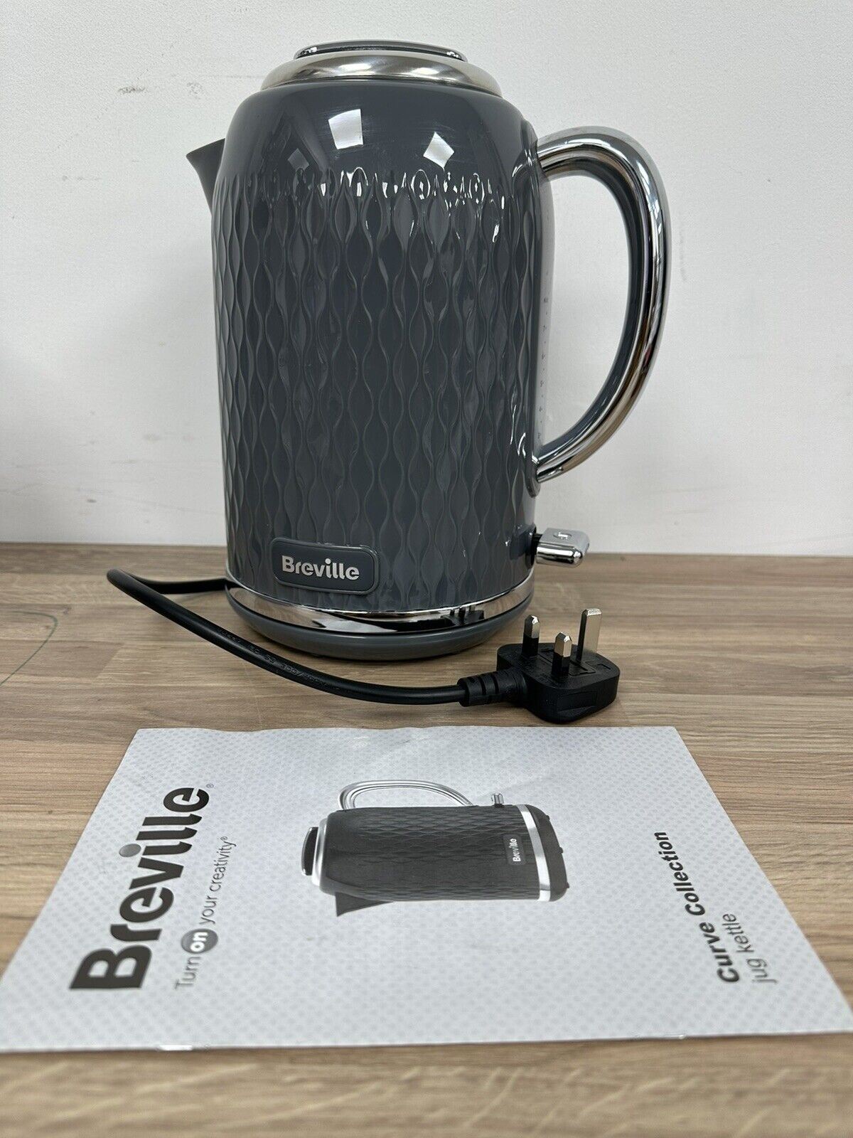 Breville Kitchen 1.7L VKT227 Curve Water rapid boil Kettle - Grey and Chrome