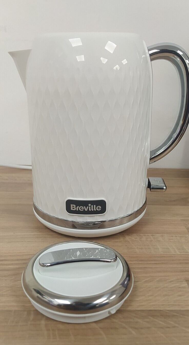 Breville Kettle  VKT117 Electric Jug Water rapid boil modern curve White Chrome